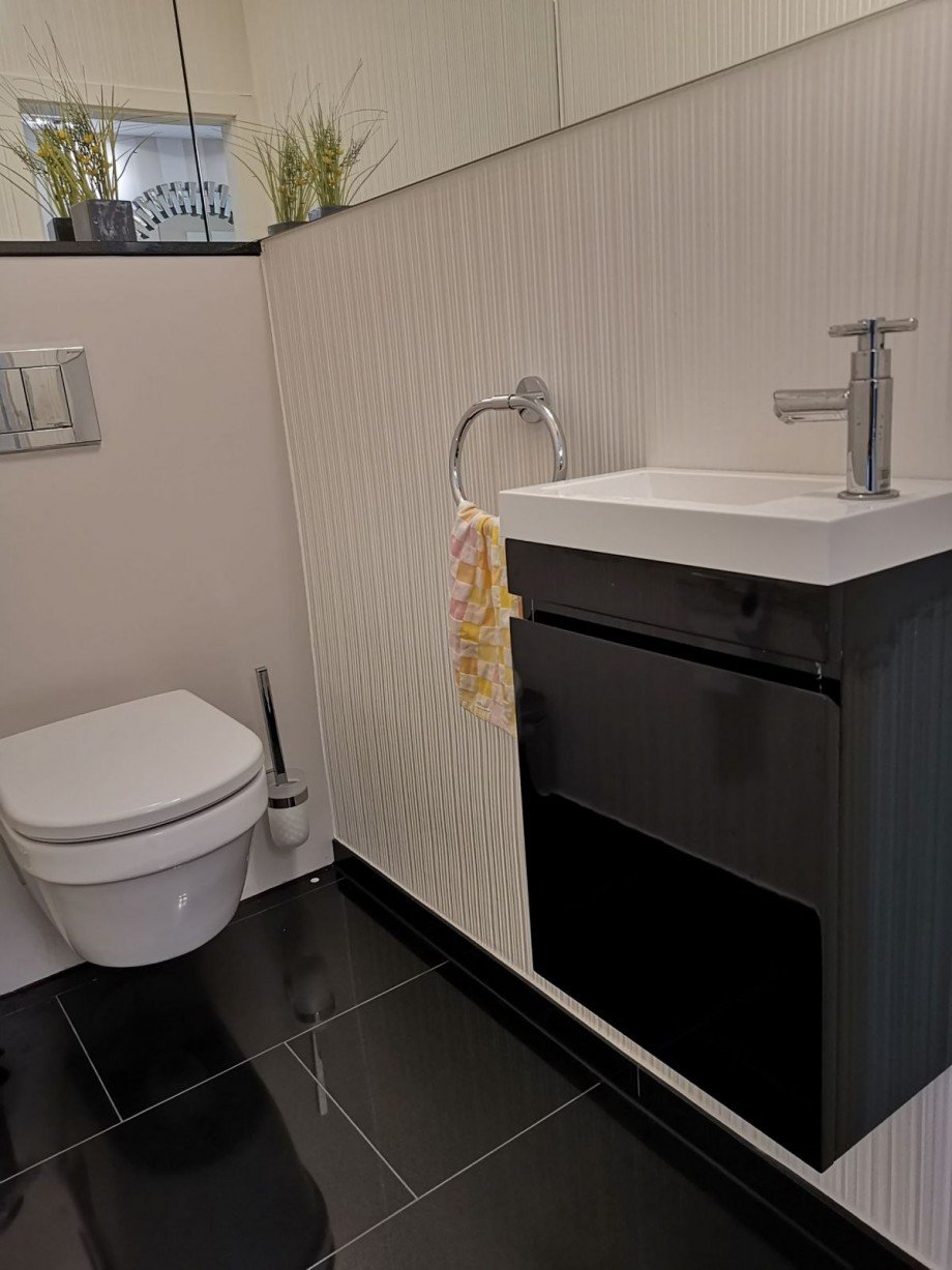 G�ste WC / Guest Bath Erdgeschosswohnung Meerbusch