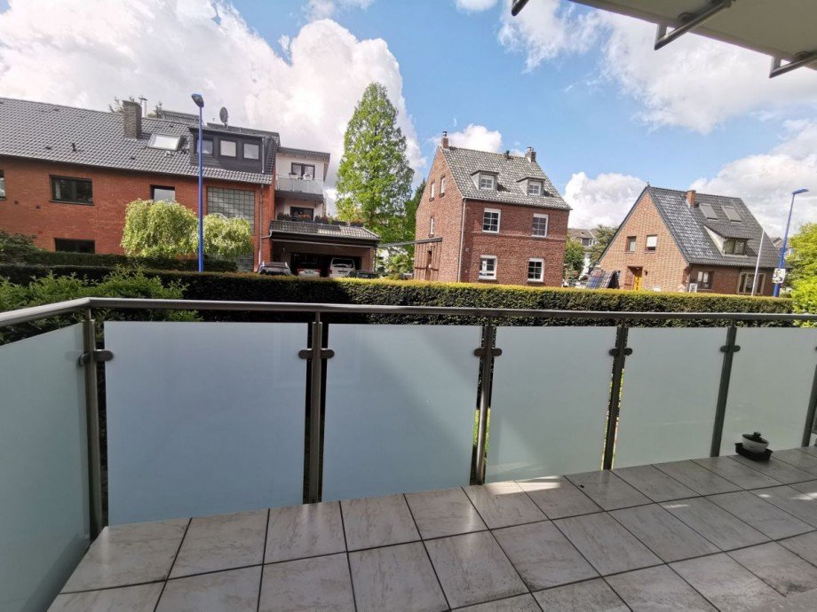 Balkon Wohn-Esszimmer / Balcony Living Area Erdgeschosswohnung Meerbusch