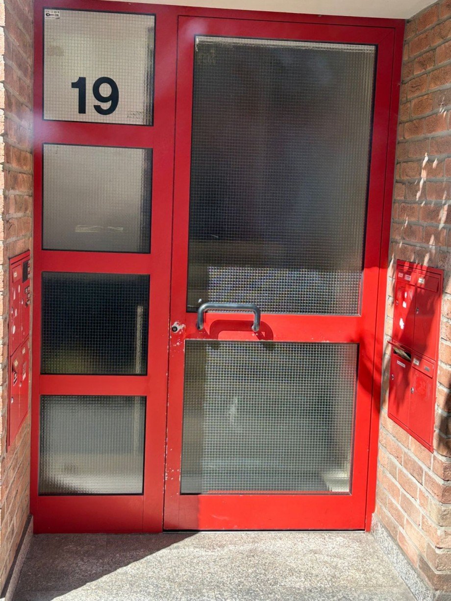 Eingang Mehrfamilienhaus D�sseldorf