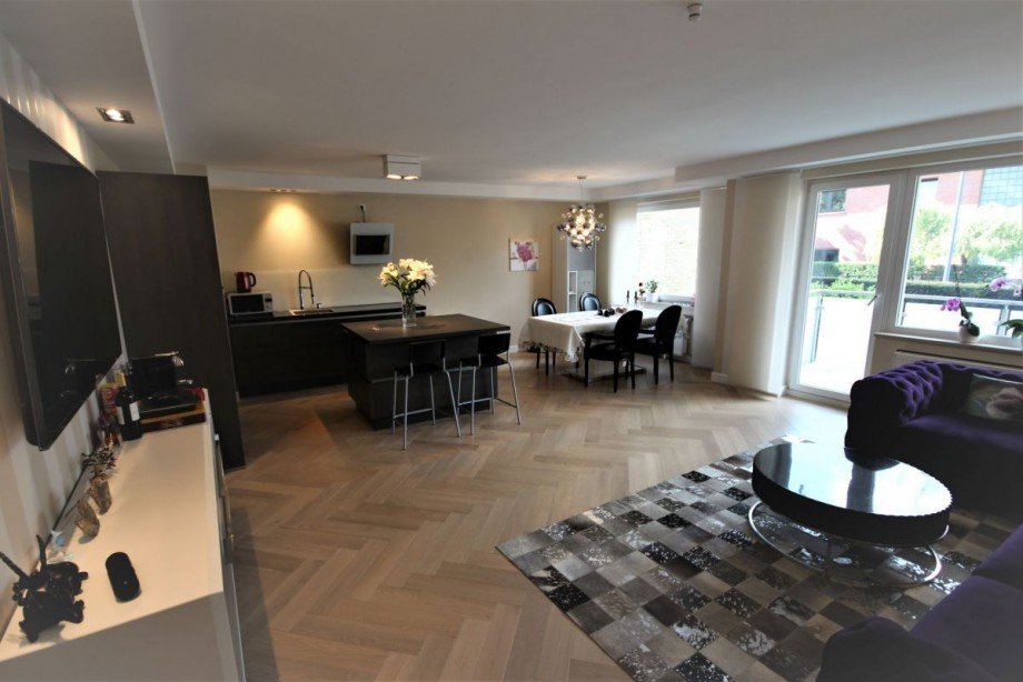 Wohn- und Esszimmer / Living and Dining Room Erdgeschosswohnung Meerbusch