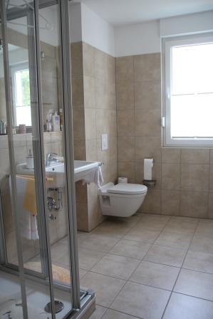 WE3 Bad mit Tageslicht Etagenwohnung Mettmann