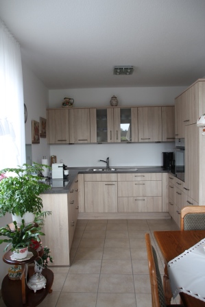 K�che und Teilansicht Esszimmer Etagenwohnung Mettmann
