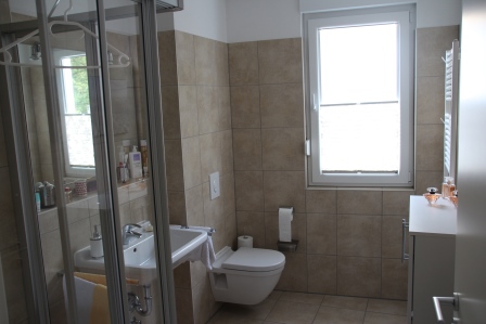 WE3 Bad mit Tageslicht Etagenwohnung Mettmann
